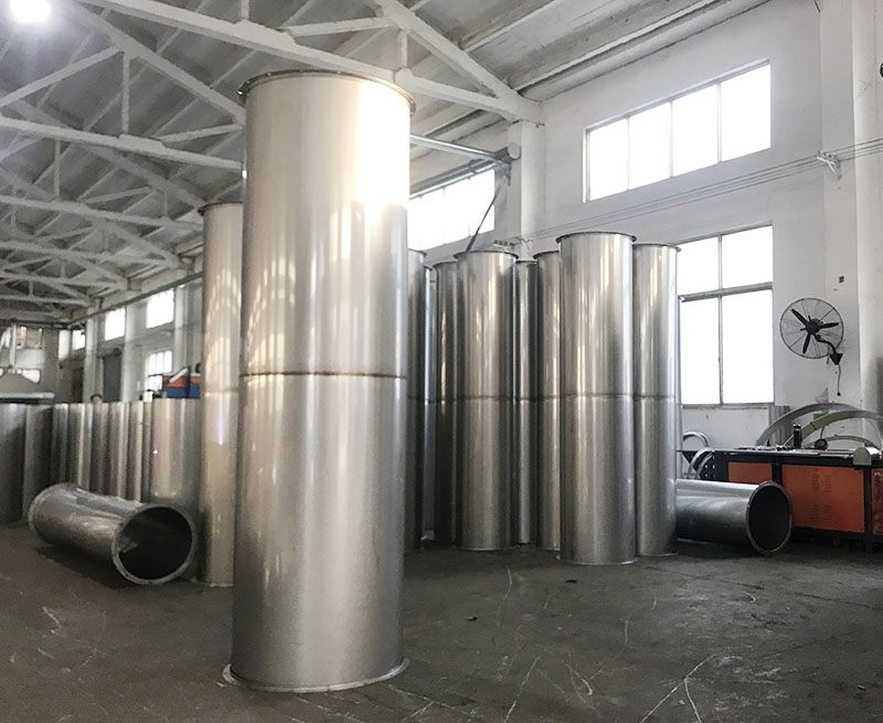 不锈钢是不锈耐酸钢的简称，耐空气、蒸汽、水等弱腐蚀介质或具有(yǒu)不锈性的钢种称為(wèi)不锈钢；而将耐化學(xué)腐蚀介质（酸、碱、盐等化學(xué)浸蚀）腐蚀的钢种称為(wèi)耐酸刚。由于两者在化學(xué)成分(fēn)上的差异而使他(tā)们的耐蚀性不同，普通不锈钢一般不耐化學(xué)介质腐蚀，而耐酸刚则均具有(yǒu)不锈性。