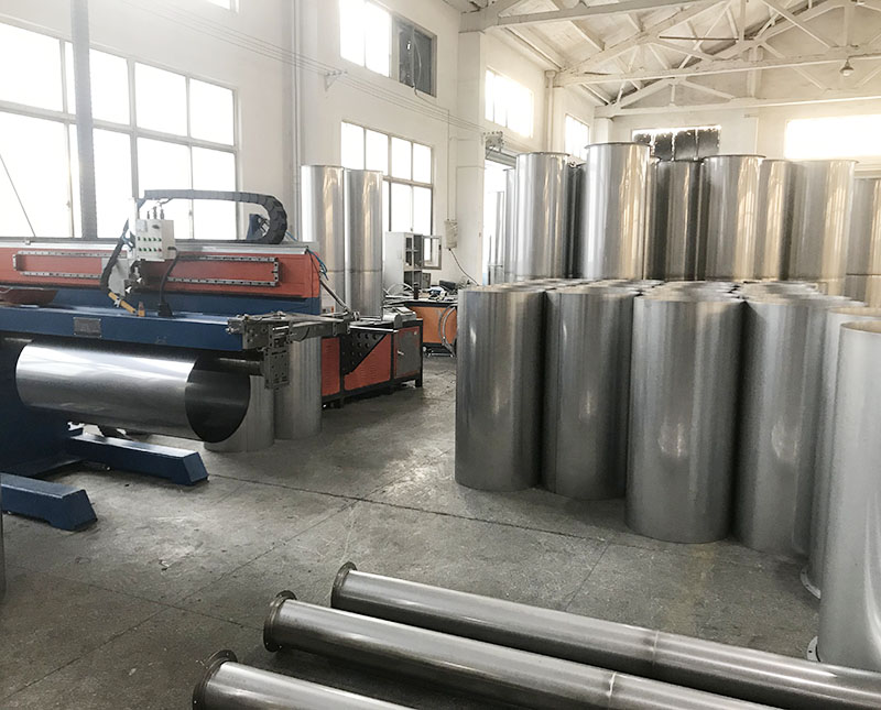 不锈钢是不锈耐酸钢的简称，耐空气、蒸汽、水等弱腐蚀介质或具有(yǒu)不锈性的钢种称為(wèi)不锈钢；而将耐化學(xué)腐蚀介质（酸、碱、盐等化學(xué)浸蚀）腐蚀的钢种称為(wèi)耐酸刚。由于两者在化學(xué)成分(fēn)上的差异而使他(tā)们的耐蚀性不同，普通不锈钢一般不耐化學(xué)介质腐蚀，而耐酸刚则均具有(yǒu)不锈性。